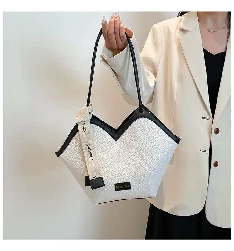 Women's Retro Woven Shoulder Bag Black White Gold — feature 19