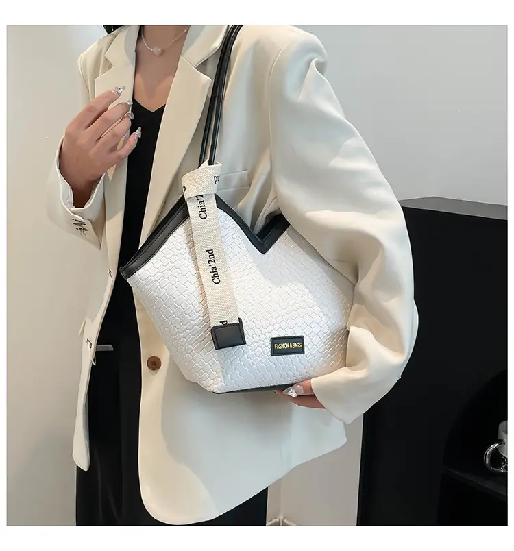 Women's Retro Woven Shoulder Bag Black White Gold — feature 21