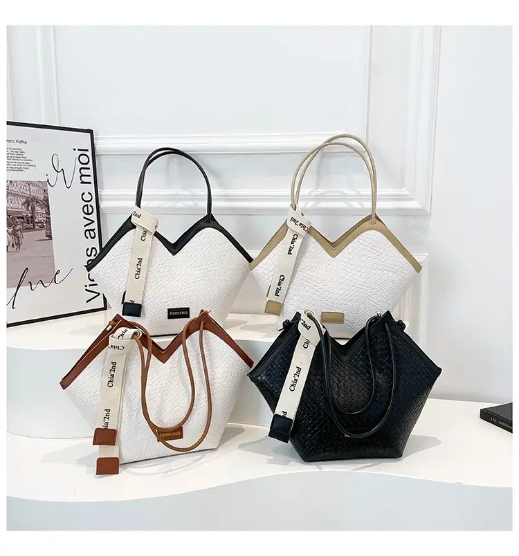 Women's Retro Woven Shoulder Bag Black White Gold — feature 26