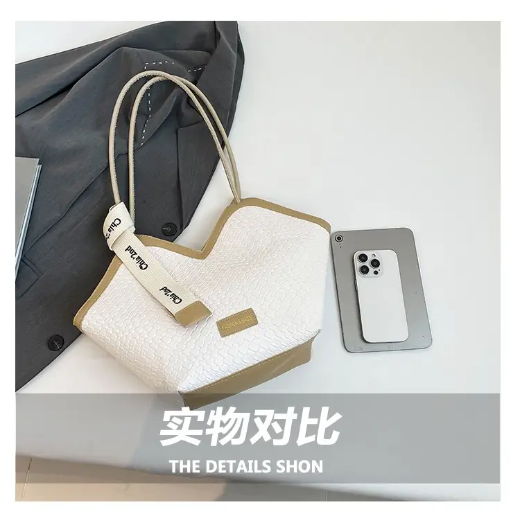 Women's Retro Woven Shoulder Bag Black White Gold — feature 6
