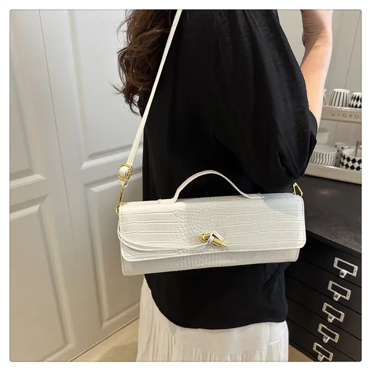 New European Handbag 2025 Summer Square Crocodile Pattern — feature 13