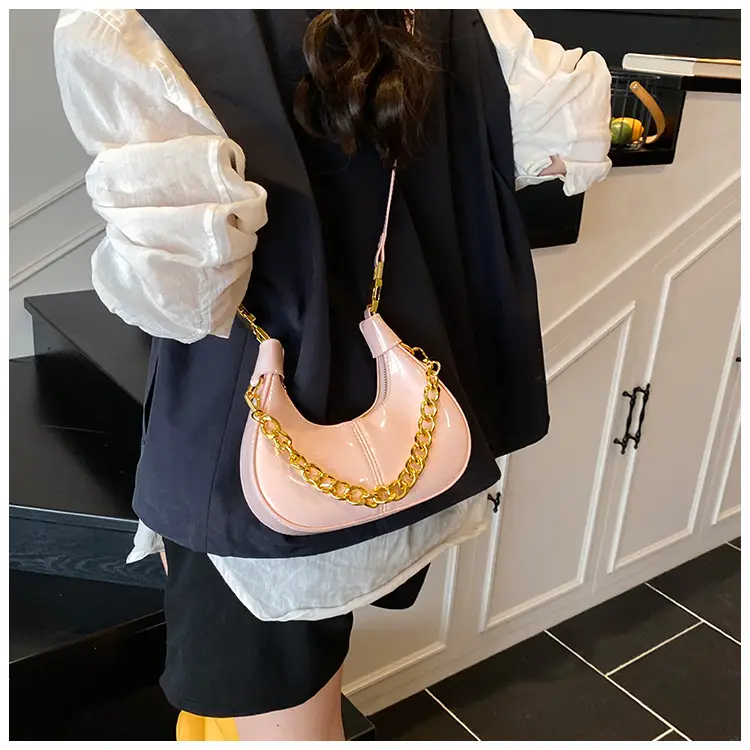 Women Korean Retro Chain Shoulder Crossbody Bag White 2025 — feature 12