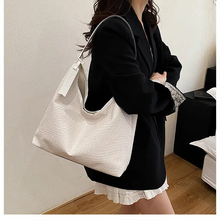 White Textured Large Capacity Women's Shoulder Bag - Image 8
