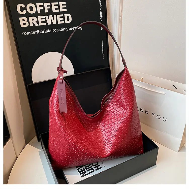 White Textured Large Capacity Women's Shoulder Bag - Image 5