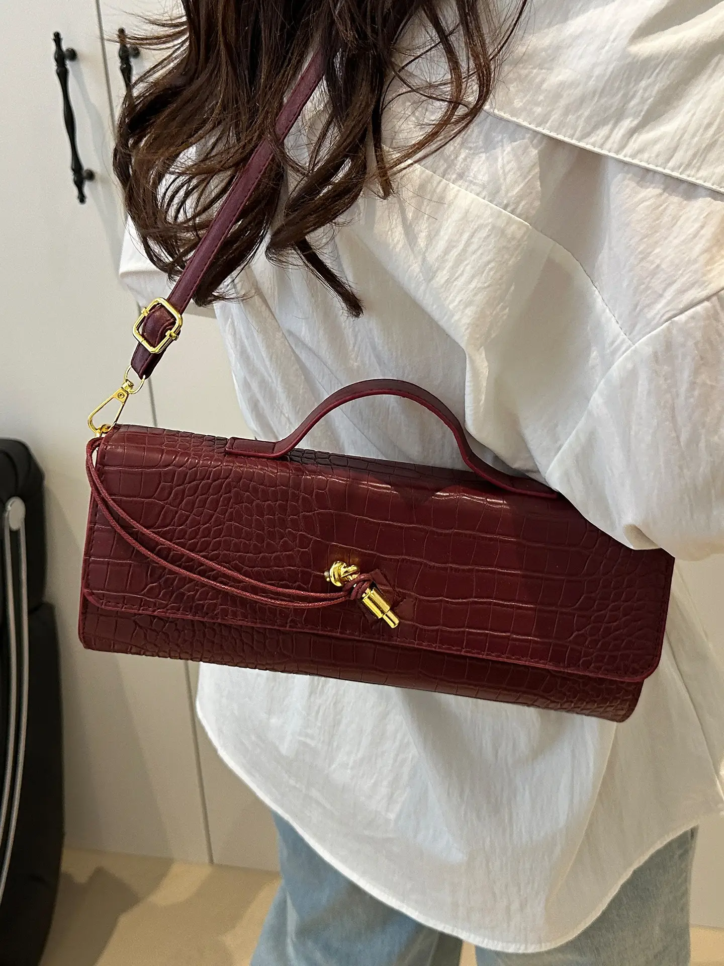 Women's Crocodile Bag Tan Diagonal Lock Shoulder Crossbody - Image 8