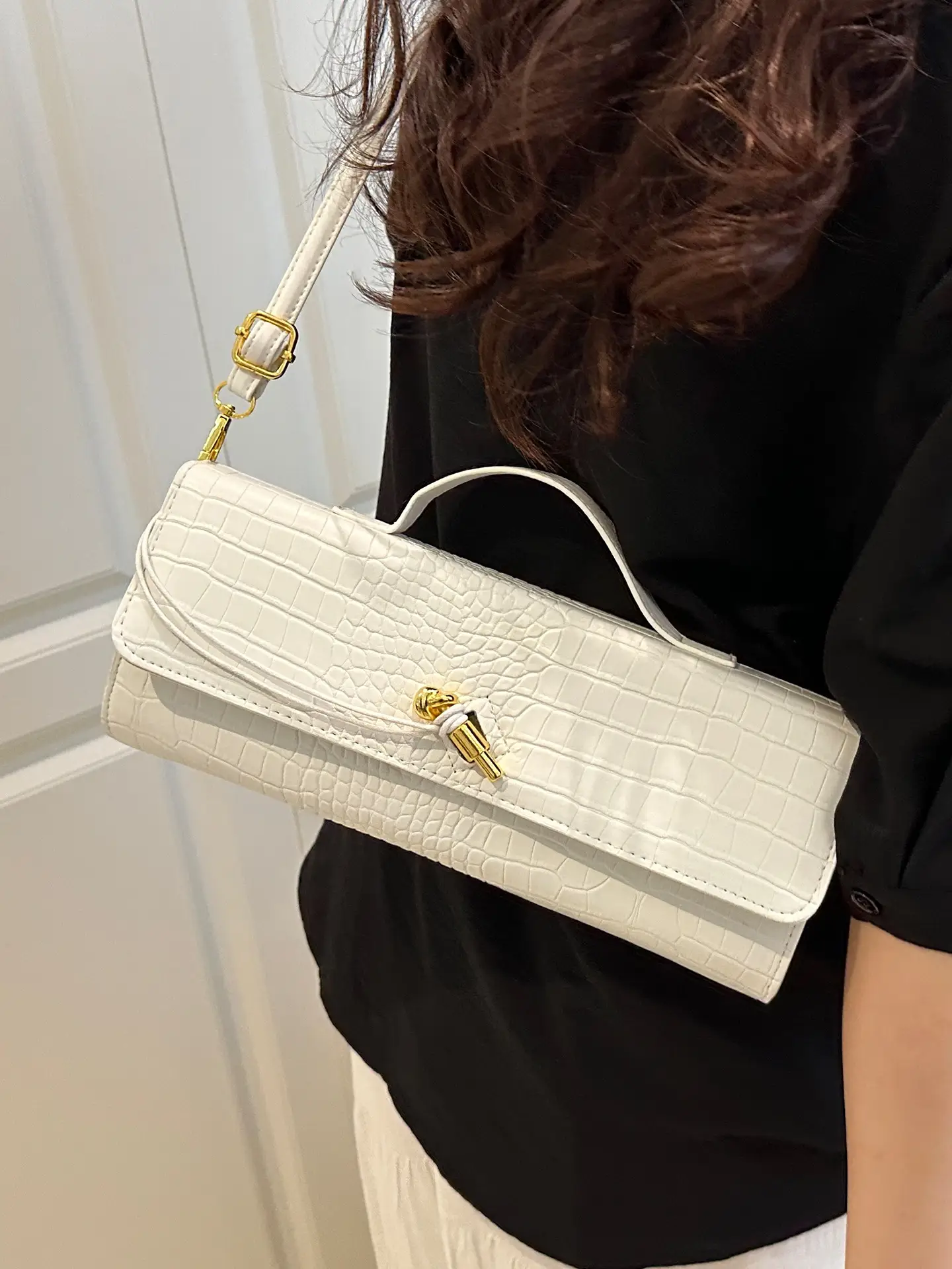 Women's Crocodile Bag Tan Diagonal Lock Shoulder Crossbody - Image 9