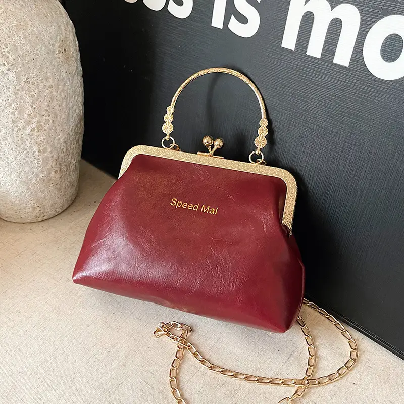 Elegant Red Chain Shoulder Bag for Women - Image 4