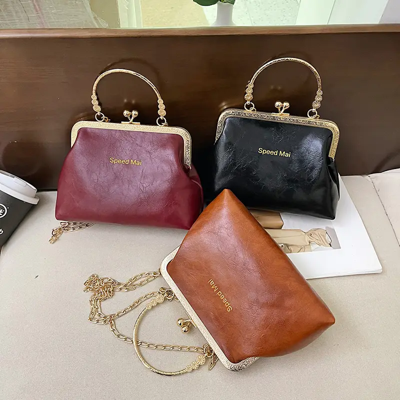 Elegant Red Chain Shoulder Bag for Women - Image 7