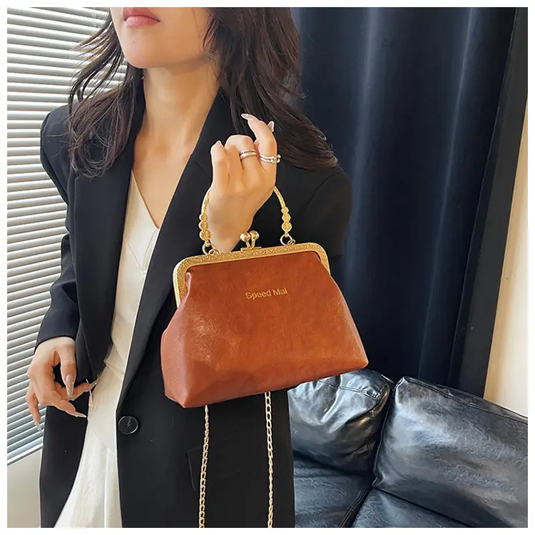 Elegant Red Chain Shoulder Bag for Women — feature 13