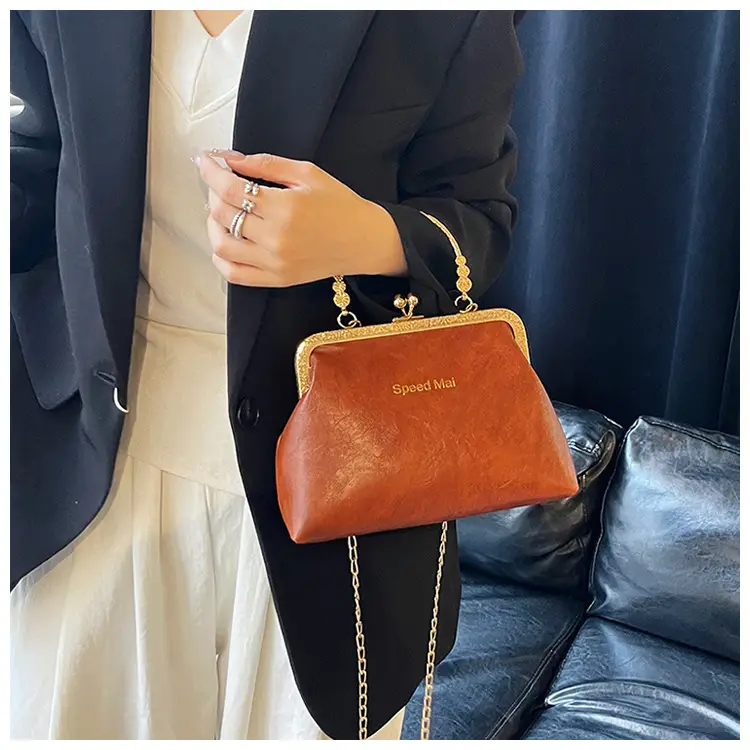 Elegant Red Chain Shoulder Bag for Women — feature 14