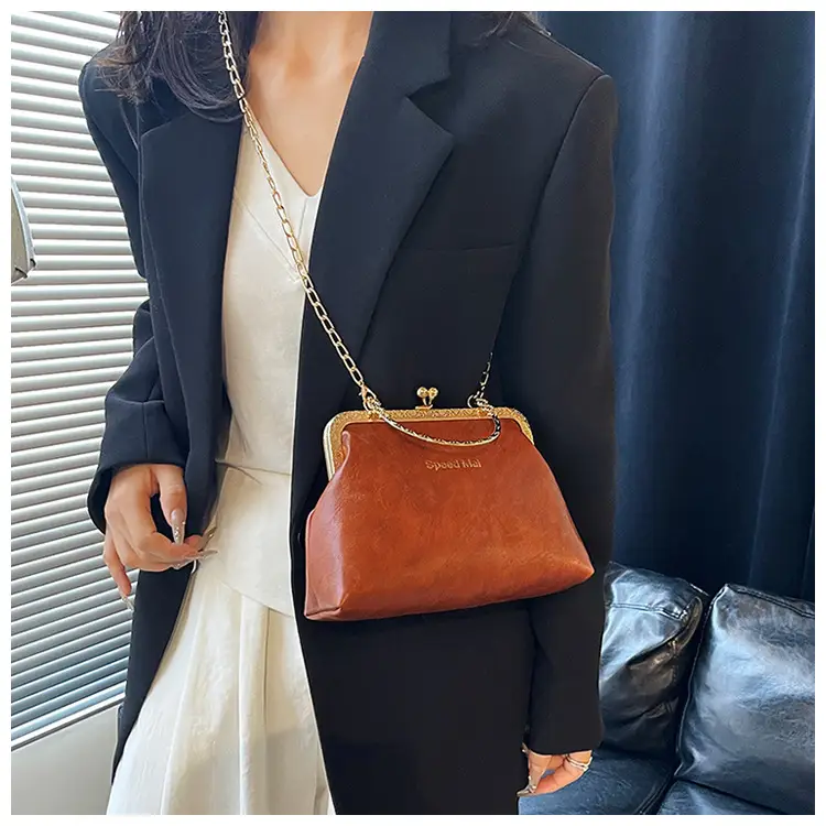 Elegant Red Chain Shoulder Bag for Women — feature 15