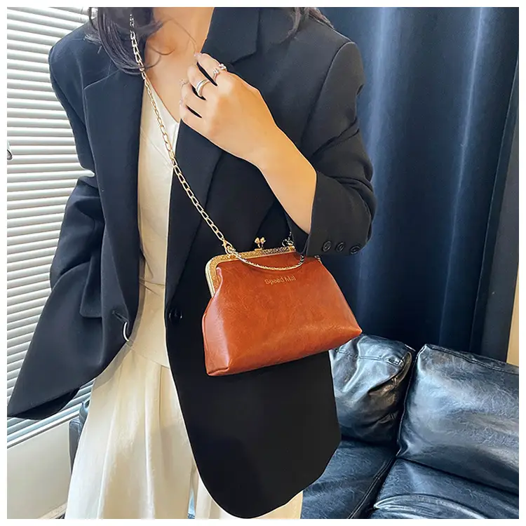 Elegant Red Chain Shoulder Bag for Women — feature 16
