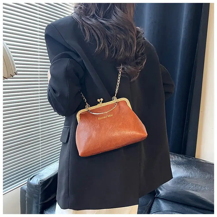 Elegant Red Chain Shoulder Bag for Women — feature 17