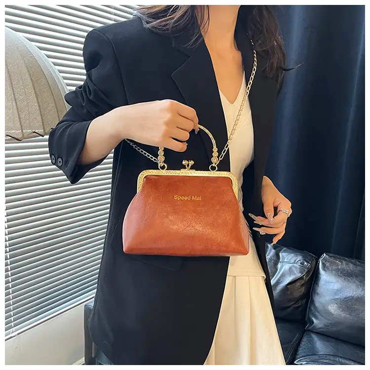 Elegant Red Chain Shoulder Bag for Women — feature 18