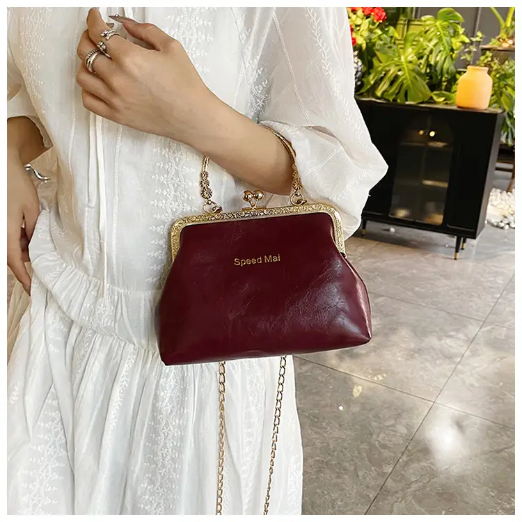 Elegant Red Chain Shoulder Bag for Women — feature 21