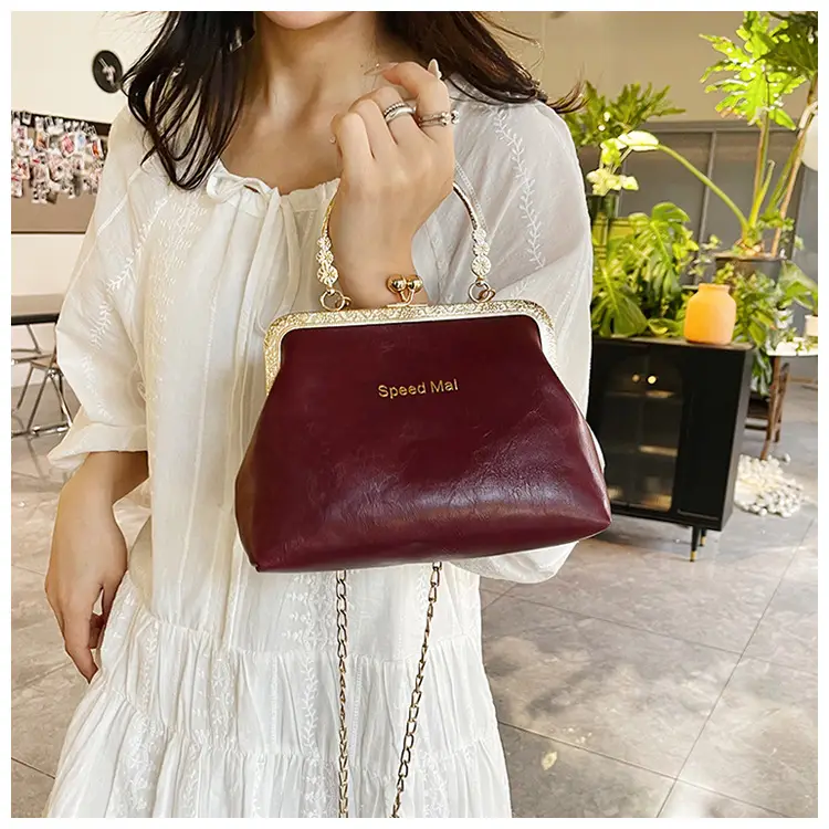 Elegant Red Chain Shoulder Bag for Women — feature 22