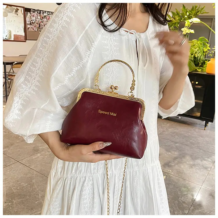 Elegant Red Chain Shoulder Bag for Women — feature 23