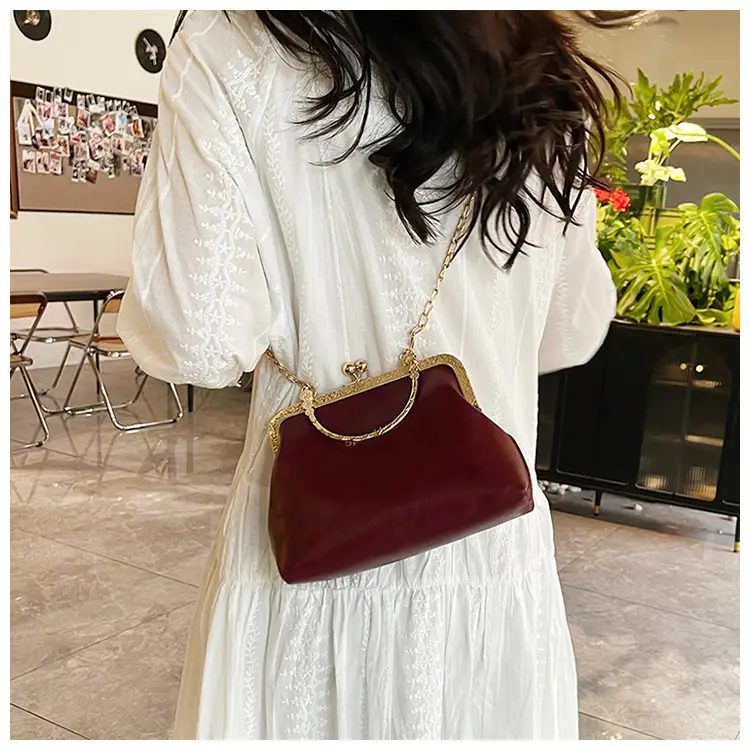 Elegant Red Chain Shoulder Bag for Women — feature 26