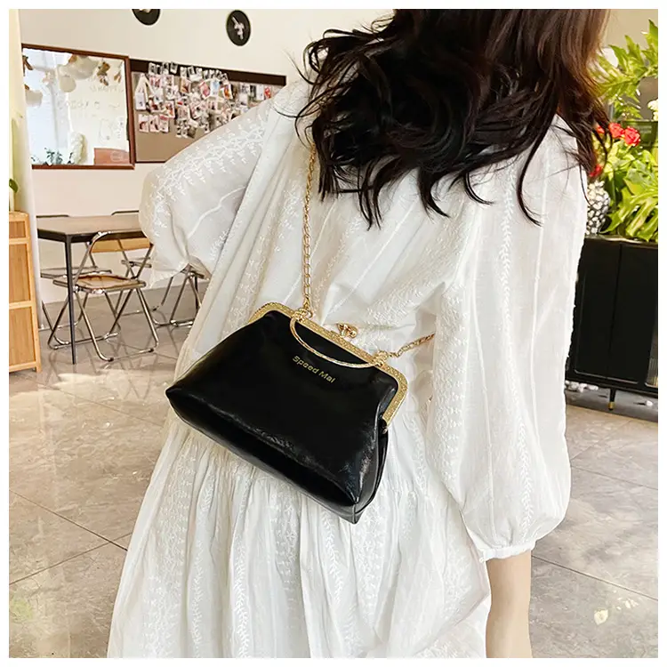 Elegant Red Chain Shoulder Bag for Women — feature 27
