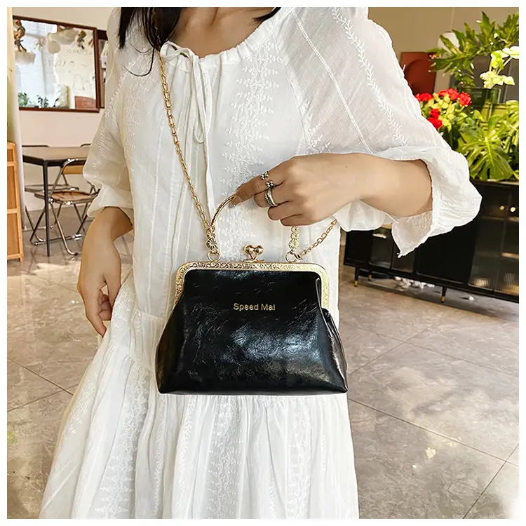 Elegant Red Chain Shoulder Bag for Women — feature 28