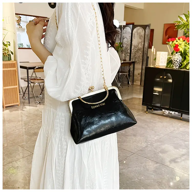 Elegant Red Chain Shoulder Bag for Women — feature 29