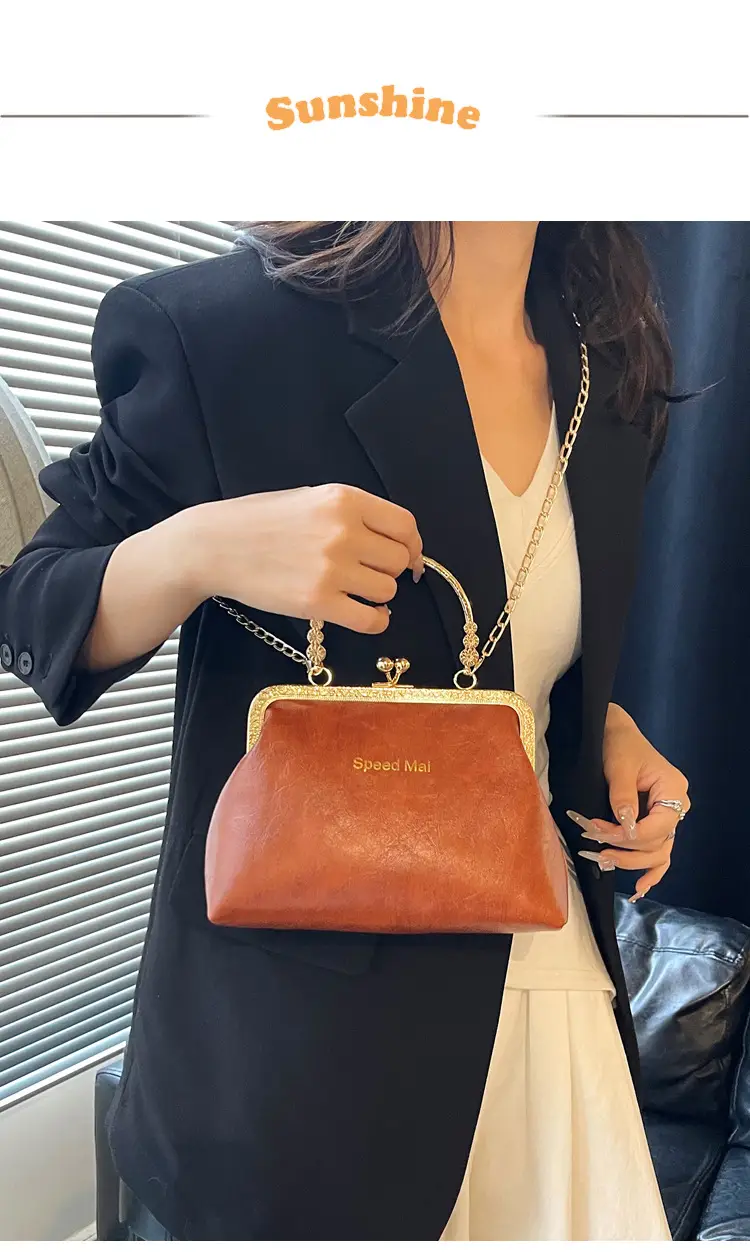 Elegant Red Chain Shoulder Bag for Women — feature 3