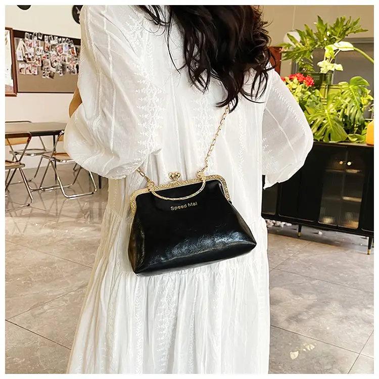 Elegant Red Chain Shoulder Bag for Women — feature 30