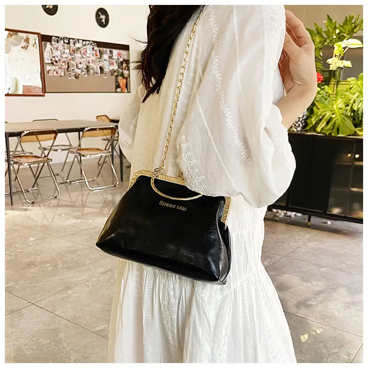 Elegant Red Chain Shoulder Bag for Women — feature 31