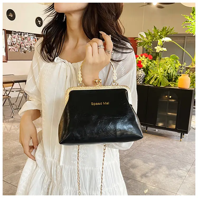 Elegant Red Chain Shoulder Bag for Women — feature 32