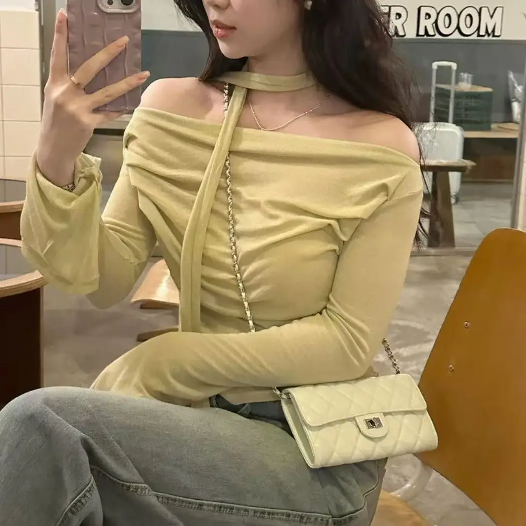 Tweed Off-Shoulder Top with White Clutch & Jeans Set — feature 5