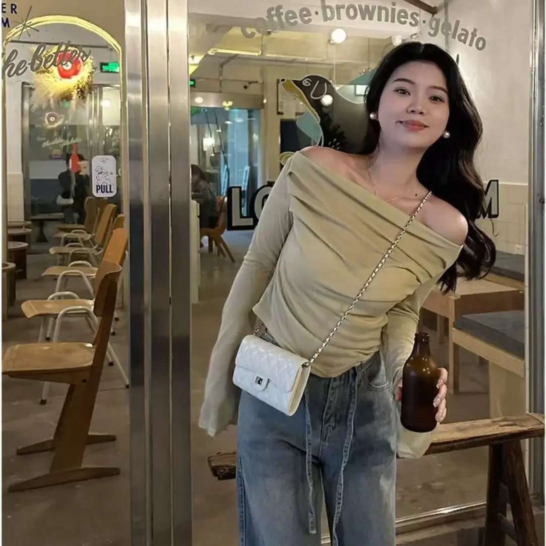 Tweed Off-Shoulder Top with White Clutch & Jeans Set — feature 7