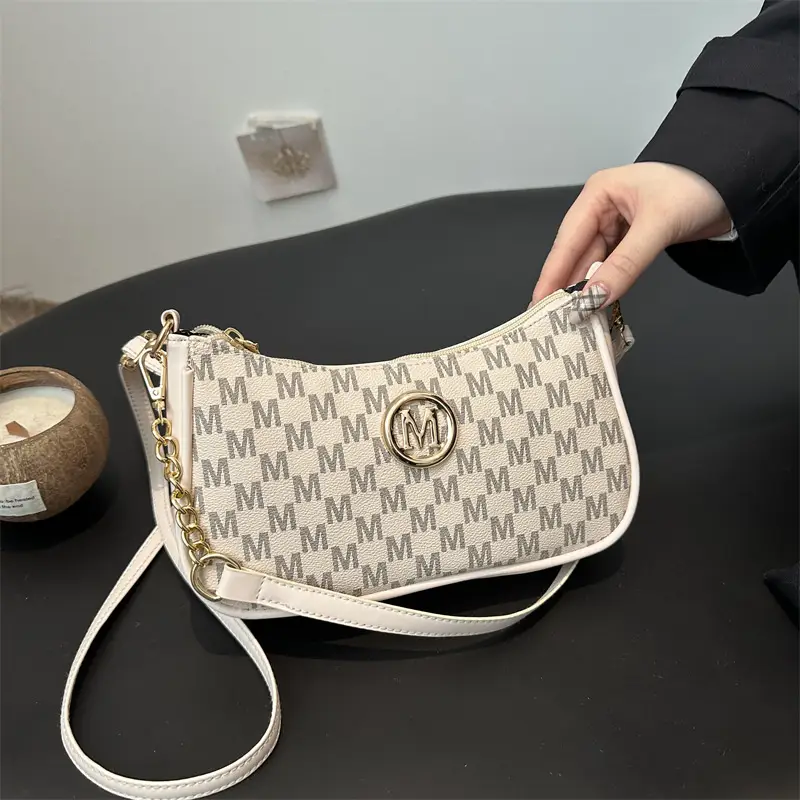 Women Printed Shoulder Bag with Chain Strap - Image 5