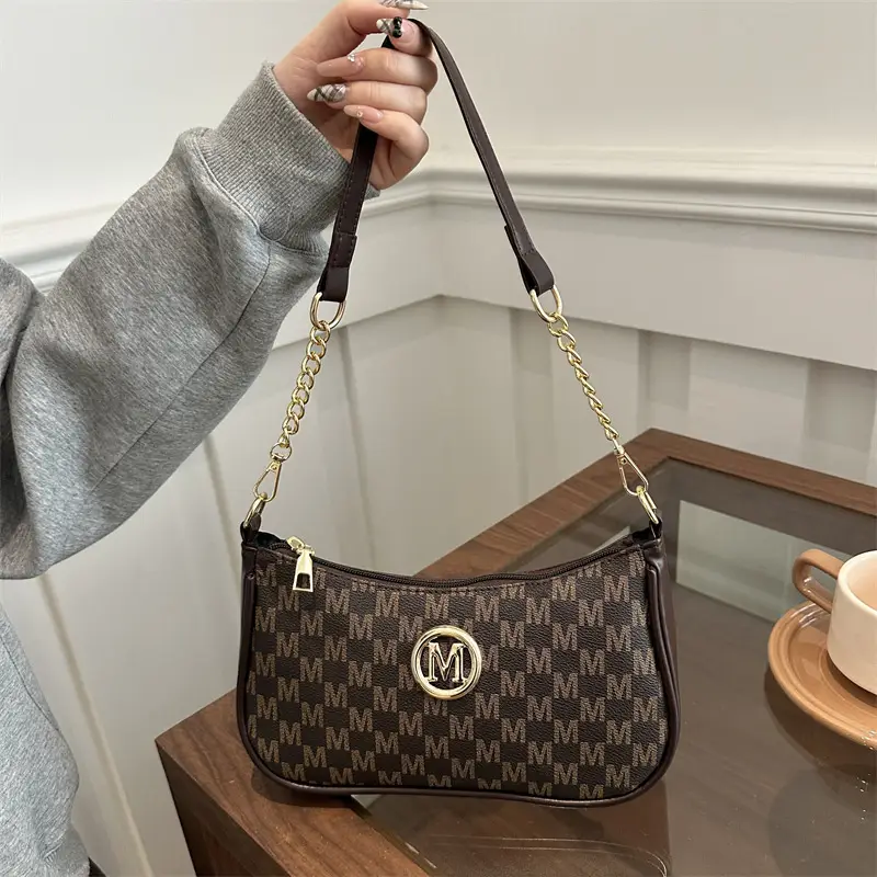 Women Printed Shoulder Bag with Chain Strap - Image 3
