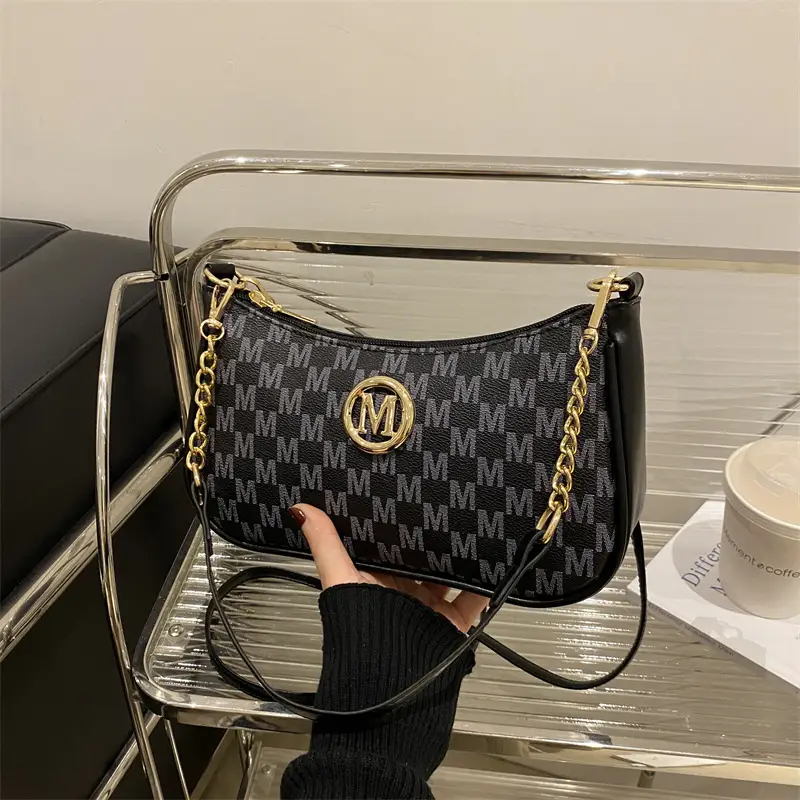 Women Printed Shoulder Bag with Chain Strap - Image 4