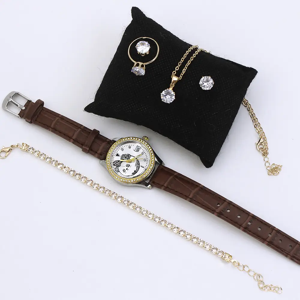 Women's Quartz Watch with Green Strap & Diamond Accessories — feature 13