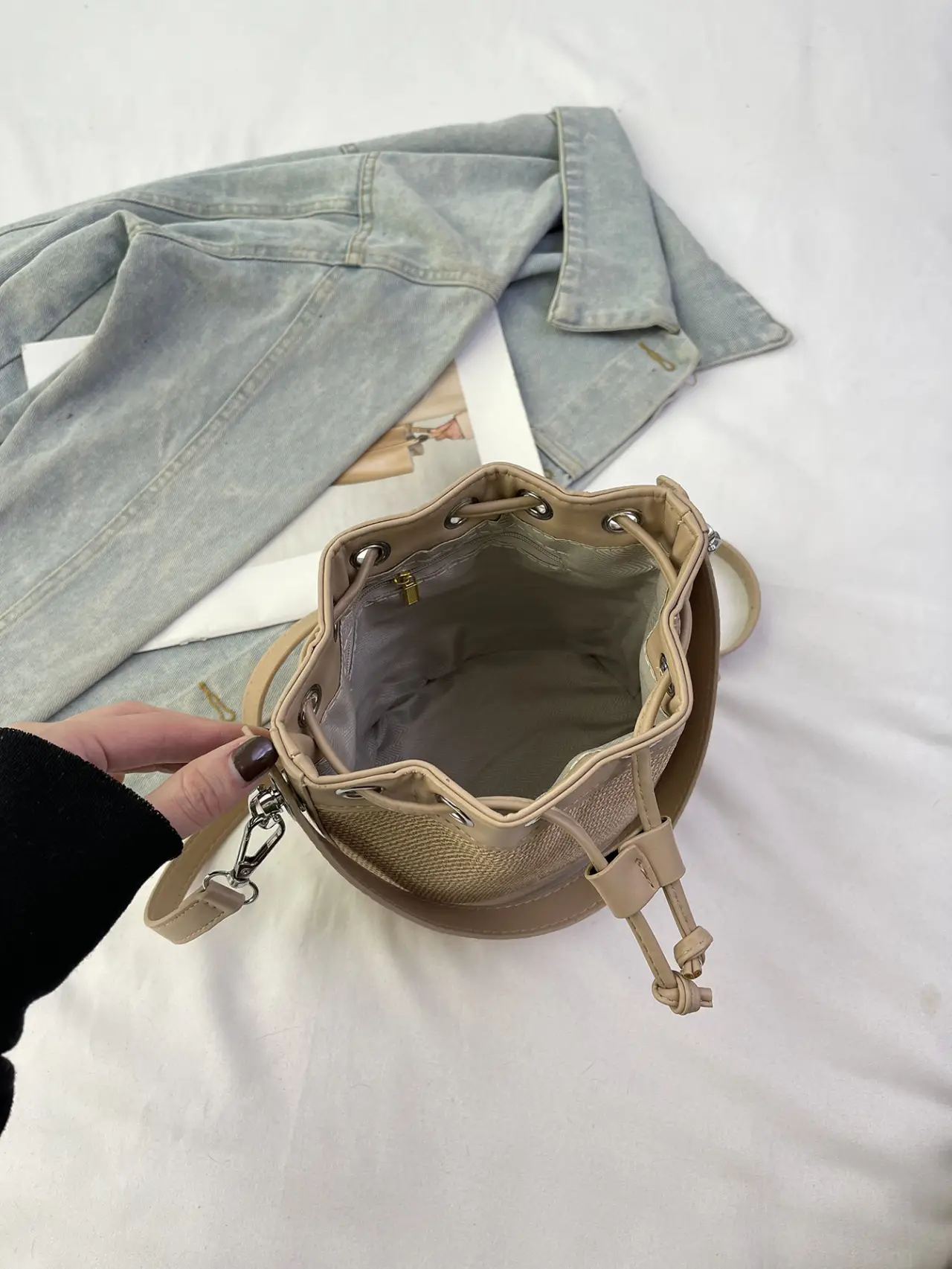 White Retro Bucket Bag for Women Shoulder Carry
