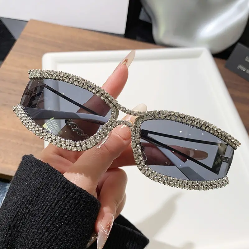 Diamond Encrusted Women Sunglasses High End Street Photography - Image 5
