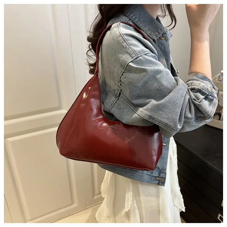 White Textured Shoulder Bag for Women 2025 — feature 6