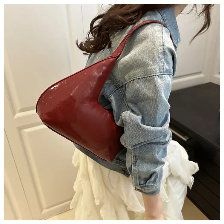 White Textured Shoulder Bag for Women 2025 — feature 7