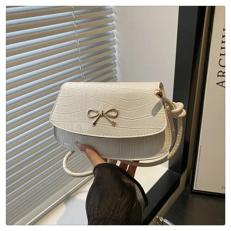 Red Croc Bow Crossbody Bag for Women - Image 2