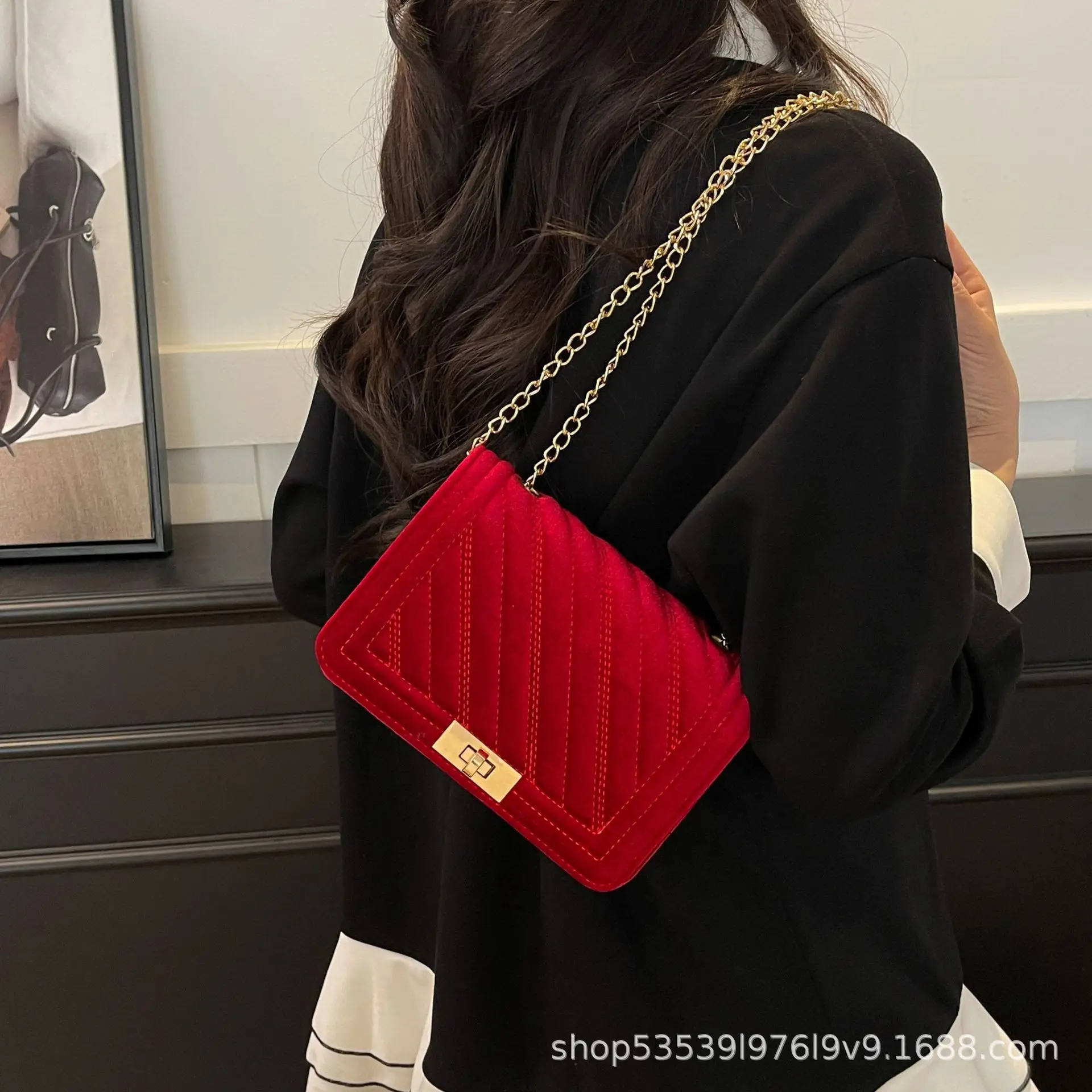 Golden Embroidered Chain Crossbody Bag for Women — feature 15