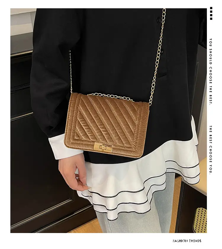 Golden Embroidered Chain Crossbody Bag for Women — feature 2