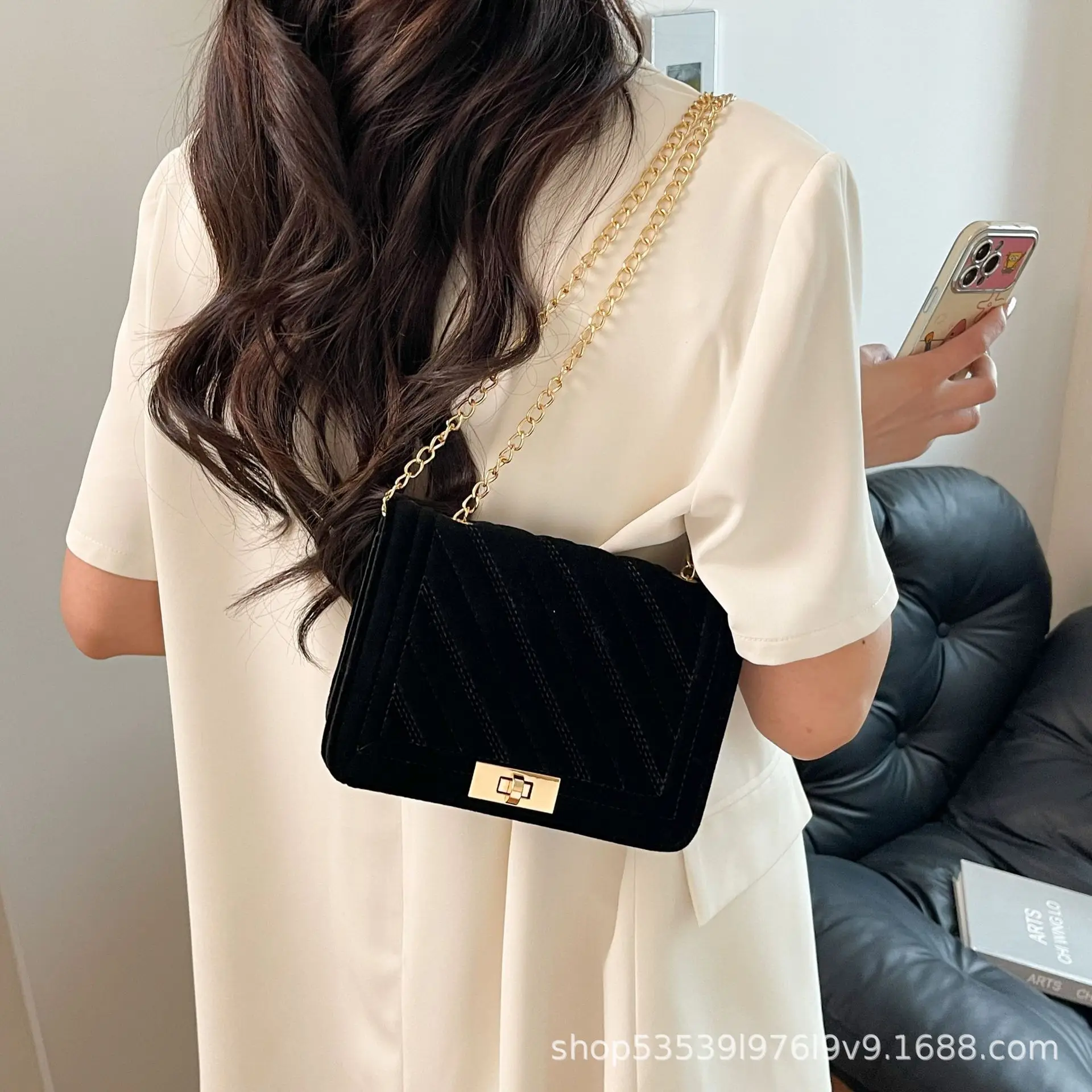 Golden Embroidered Chain Crossbody Bag for Women — feature 23