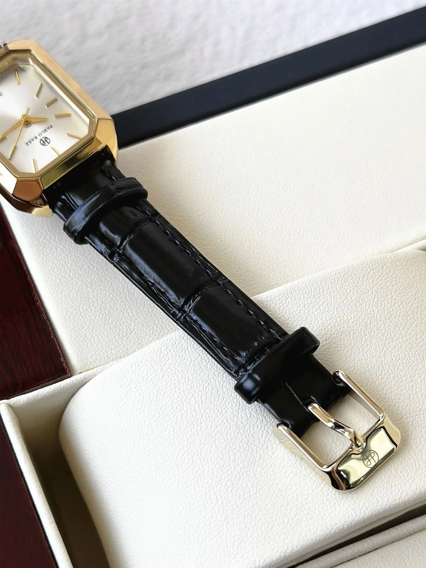 Women's Square Gold Watch Black Leather Belt — feature 12