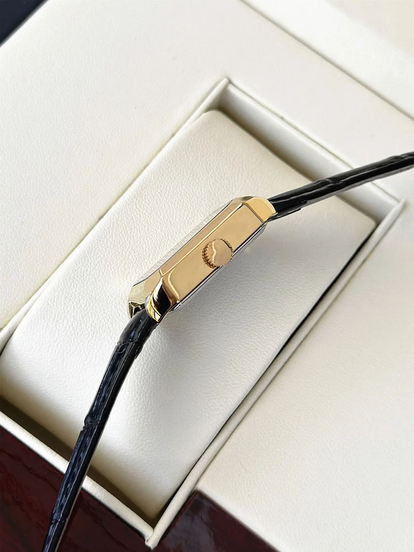 Women's Square Gold Watch Black Leather Belt — feature 13