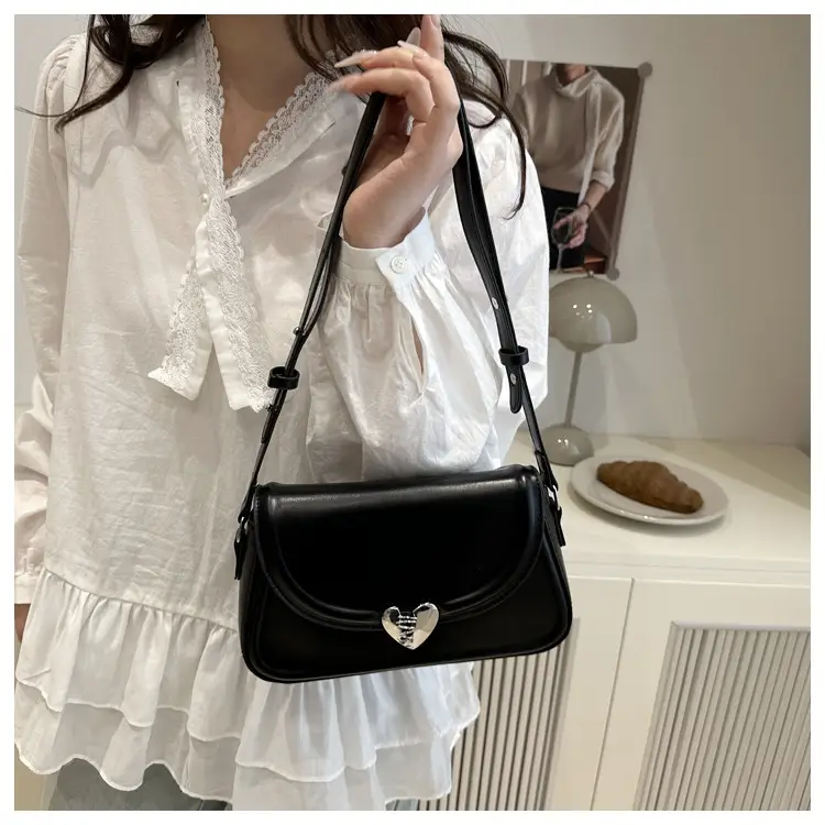 New Women's Beige Magnetic Buckle Shoulder Bag — feature 11