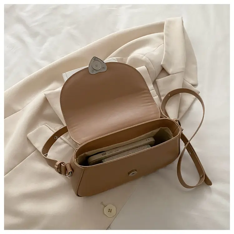 New Women's Beige Magnetic Buckle Shoulder Bag — feature 17