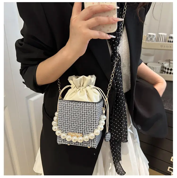 Luxury French Pearl Chain Satchel Bag for Women — feature 10