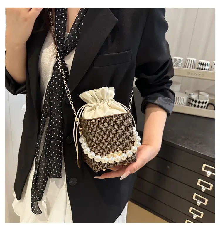 Luxury French Pearl Chain Satchel Bag for Women — feature 12