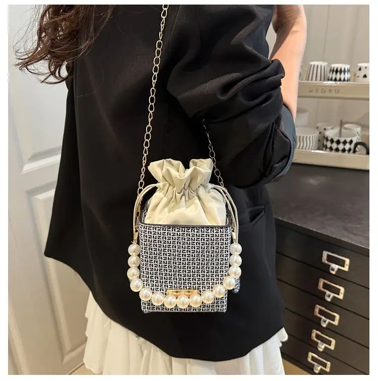 Luxury French Pearl Chain Satchel Bag for Women — feature 9